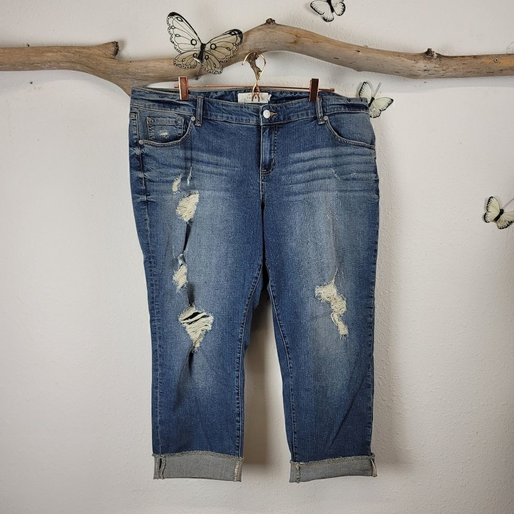 Torrid destroyed cropped skinny jeans